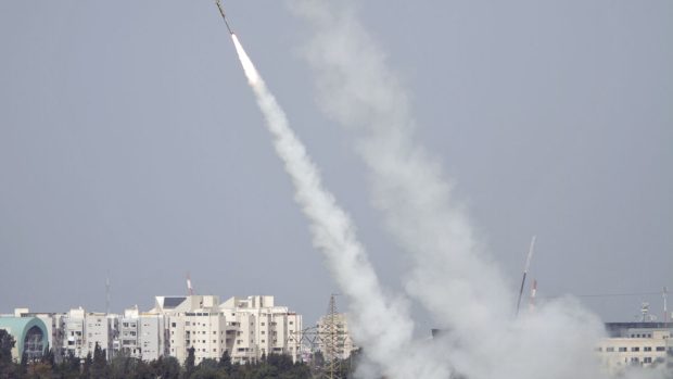 Od pátku dopadlo na Izrael více než 200 raket