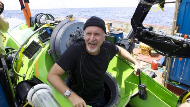 Šťastný James Cameron po návratu z hlubin ve svém batyskafu