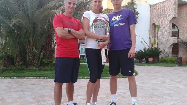 Petra Kvitová, kondiční trenér Jozef Ivanko a tenista Adam Pavlásek na soustředění v Turecku