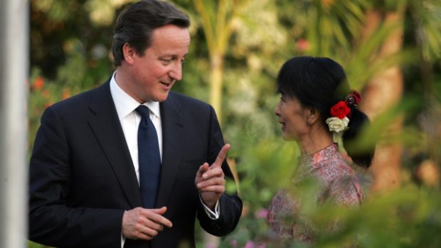 Britský premiér David Cameron s vůdkyní barmské opozice Aun Schan Su Ťij