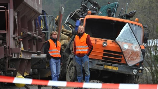Nehoda nákladního vozu s vlakem v Bohdíkově na Šumpersku