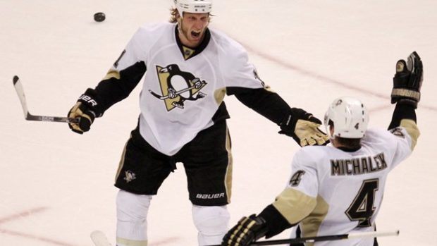 Pittsburgh Penguins&#039; Jordan Staal (L) celebrates with teammate Zbynek Michalek after scoring on the Philadelphia Flyers during the first period in Game 4 of their NHL Eastern Conference quarterfinal playoff hockey series in Philadelphia