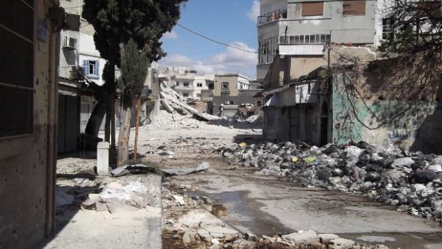 Poškozené budovy v Homsu
