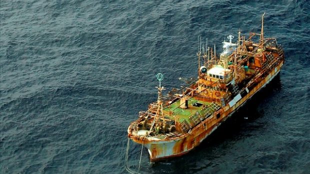 Japonská loď, která rok po tsunami plula bez posádky Pacifikem, byla potopena