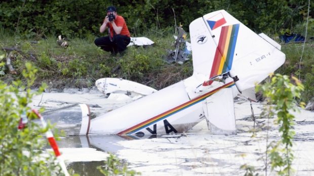 Jednomístné letadlo spadlo do rybníka u obce Hosín