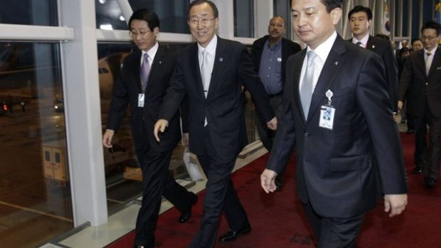 Generální tajemník OSN Pan Ki-mun přiletěl do Jižní Koreje, aby se zúčastnil summitu o jaderné bezpečnosti