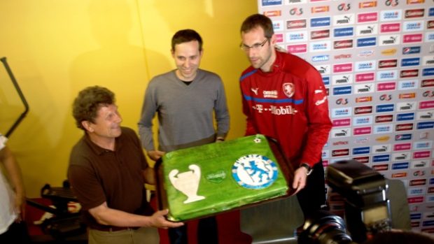 Petra Čecha přivítali ve Štýrsku netradičním narozeninovým dortem