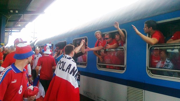 Ostrava, odjezd vlaku s fotbalovými fanoušky na Euro 2012