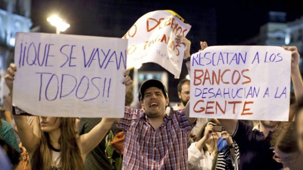 Hned poté, co Španělsko požádalo o finanční pomoc, vypukly v zemi protesty