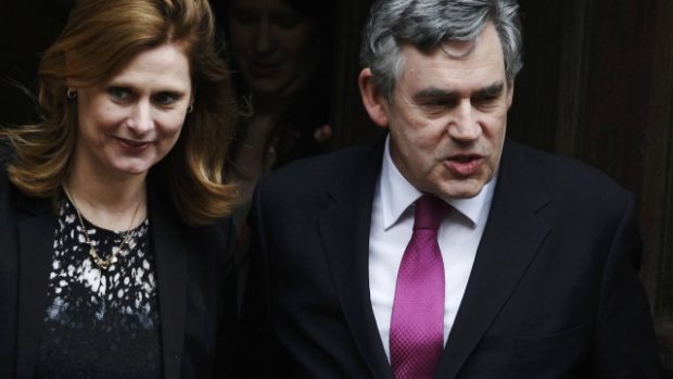 Bývalý britský premiér Gordon Brown s manželkou Sarah