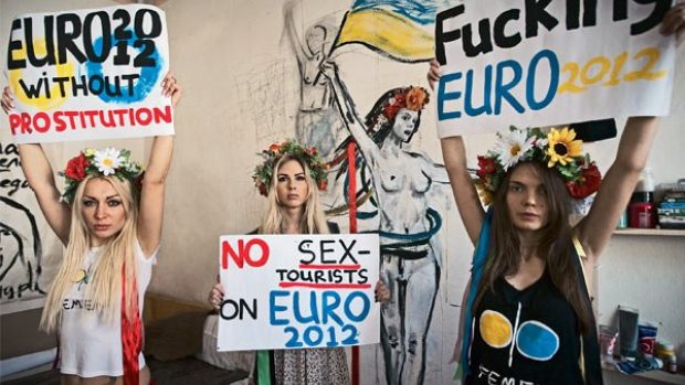 Ukrajinky z hnutí Femen protestují proti pořádání fotbalového Eura