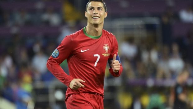 Kapitán portugalských fotbalistů Cristiano Ronaldo vyzve se svými spoluhráči Čechy na Euru