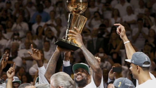 Miami Heat&#039;s LeBron James holds the Larry O&#039;Brien trophy after his team won the championship in Game 5 of the NBA basketball finals against the Oklahoma City Thunder in Miami, Florida, June 21, 2012