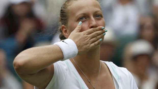 Petra Kvitová slaví postup do druhého kola Wimbledonu