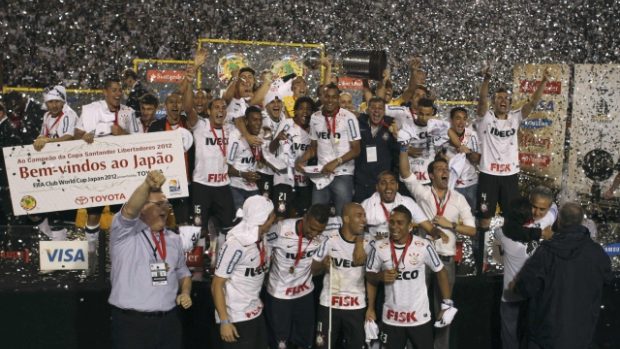 Players of Brazil&#039;s Corinthians celebrate after winning their Copa Libertadores second leg final soccer match against Argentina&#039;s Boca Juniors in Sao Paulo, July 4, 2012. Corinthians  will play in the 2012