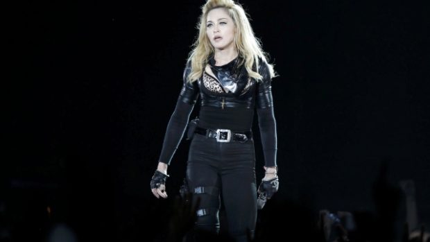 Americká zpěvačka Madonna během koncertu v Saint-Denis u Paříže 14. července 2012