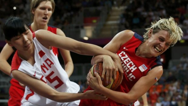 China&#039;s Chen Nan (L) and Czech Republic&#039;s Hana Horakova fight for the ball during the women&#039;s Group A basketball match at the London  2012 Olympic Games in the Basketball  arena July 28, 2012