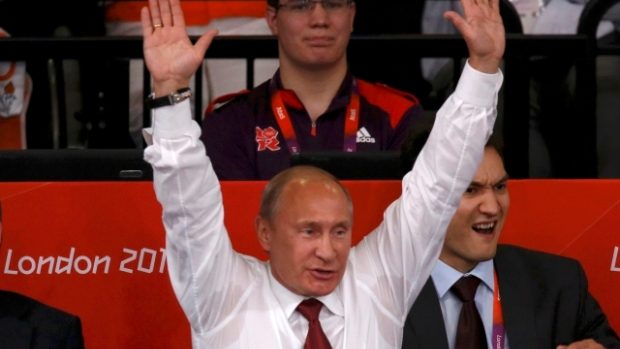 Ruský prezident Vladimir Putin fandí při zápasech juda na XXX. letních olympijských hrách v Londýně