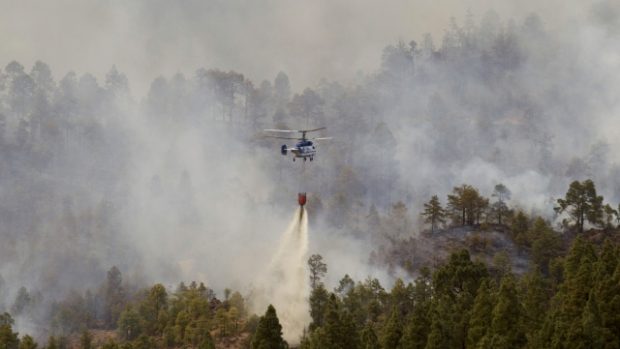 Požáry na jihu Tenerife hasili už v červenci (archivní foto)