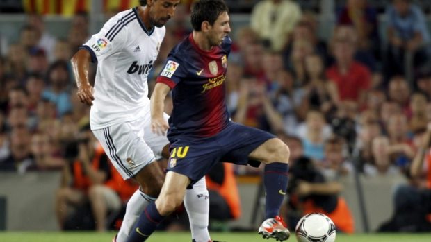Barcelona&#039;s Lionel Messi (R) is challenged by Real Madrid&#039;s Sami Khedira during their Spanish Super Cup first leg soccer match at Nou Camp stadium in Barcelona  August 23, 2012