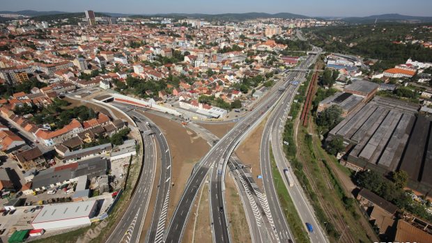 Letecký pohled na ústí Dobrovských tunelů v Králově Poli v Brně