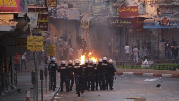 V Nábulusu se mladí Palestinci střetli s policií