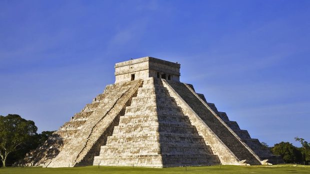 Pyramida ve slavném mayském městě Chichén Itzá
