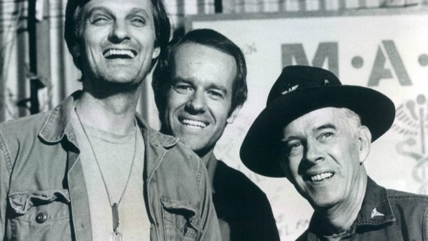 M*A*S*H (Alan Alda, Mike Farrell a Harry Morgan), 1975