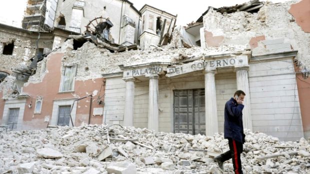 Následky zemětřesení v italském městě Aquila, snímek z 6. dubna 2009
