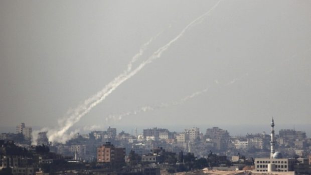 Útoky mezi Izraelem a ozbrojenci z palestinského pásma Gazy propukly počátkem týdne