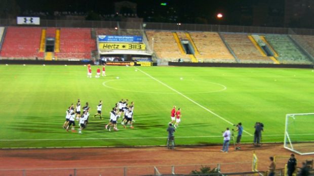 Fotbalisté Sparty si na stadionu Kiryat Elizer vyzkoušeli i trénink ve velkých teplotách a vysoké vlhkosti