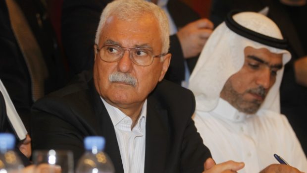 Jednání syrské opozice v Kataru. V popředí George Sabra, vůdce Syrské národní rady.
