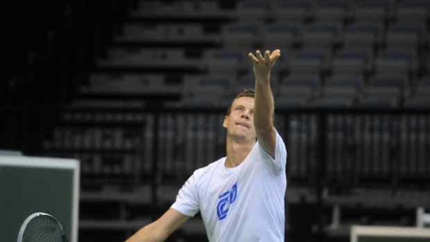 Český reprezentant Tomáš Berdych 12. listopadu v Praze během prvního tréninku českých tenistů před finále Davisova poháru proti Španělsku.