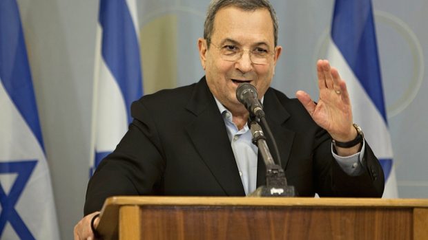 Izraelský ministr obrany Ehud Barak oznamuje na tiskové konferenci odchod z politiky