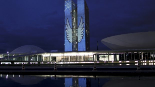 Národní kongres ve městě Brasília, kupole vlevo je senát