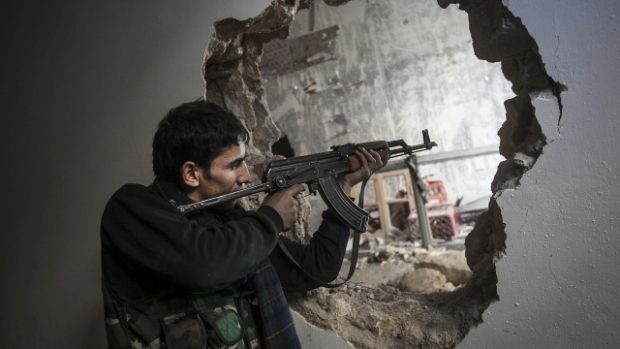 Voják Syrské svobodné armády v Aleppu
