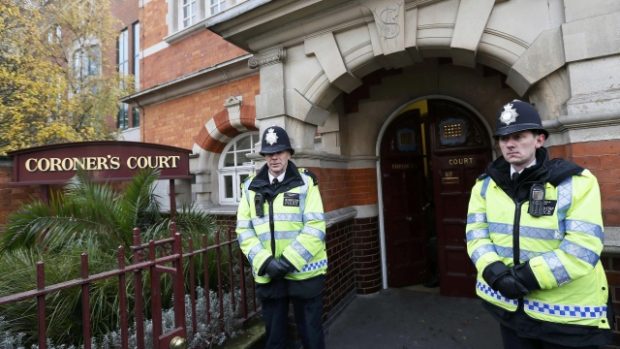 Smrt oběšením potvrdil u zdravotní sestry koroner během vyšetřování její smrti u londýnského soudu