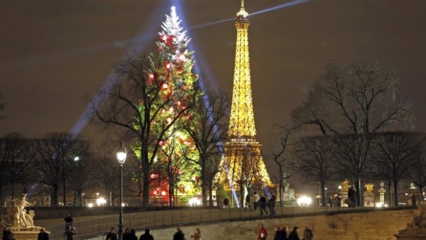 Největší evropský vánoční stromeček mají v Paříži