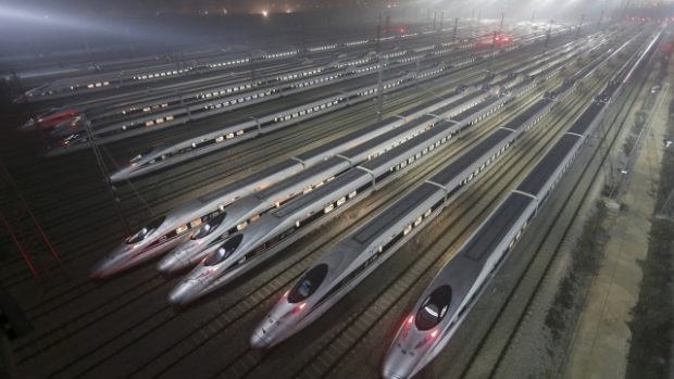 Rychlovlaky na trati z Pekingu do Kuang-čou dosahují rychlosti 350 kilometrů za hodinu