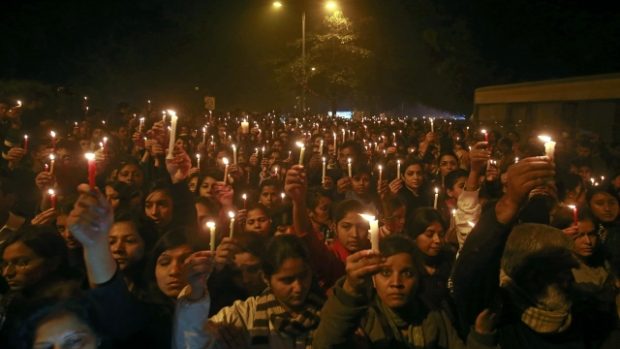 Indové vyšli do ulic na smuteční pochody