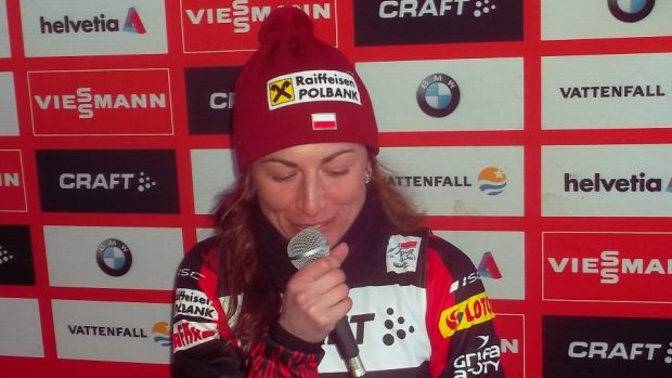 Justyna Kowalczyková nezpívá karaoke, jen odpovídá na tiskové konferenci