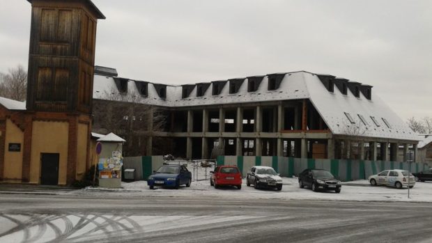 Nedostavěná budova obchodního domu v Kobeřicích, o které se rozhoduje v referendu