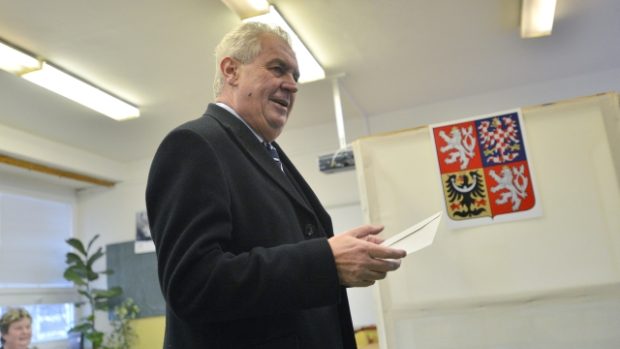 Kandidát Miloš Zeman odevzdal svůj hlas v první přímé prezidentské volbě