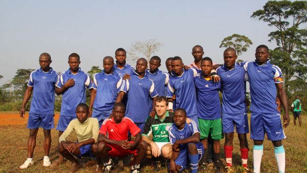 Karel Poborský si zahrál fotbal za kamerunské týmy. Stal se totiž patronem projektu na záchranu vzácných goril