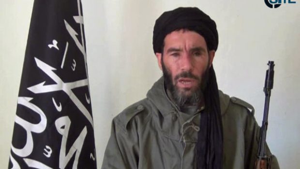 Velitelem útočících islamistů je Mokhtar Belmokhtar