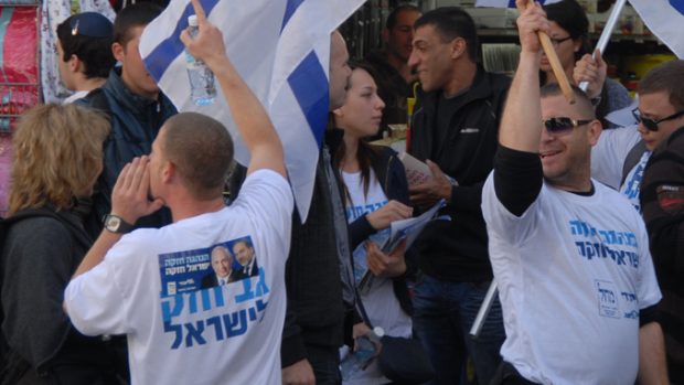 Příznivci dosavadní pravicové vládní koalice Likud Bejtejnu