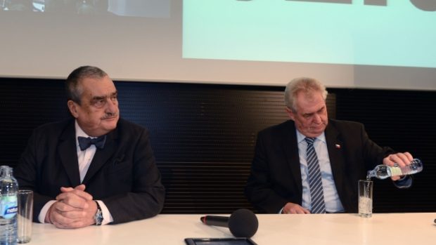 Karel Schwarzenberg a Miloš Zeman během debaty deníku MfD a serveru iDnes