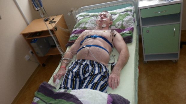 Jeden z pacientů právě absolvuje monitoring spánku