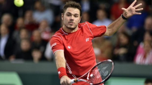 Švýcarský tenista Stanislas Wawrinka při bekhendovém úderu