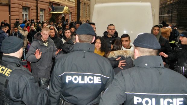 Policisté zasahovali kvůli konfliktu dánských turistů s pracovníky hotelu v pražské Sokolské ulici